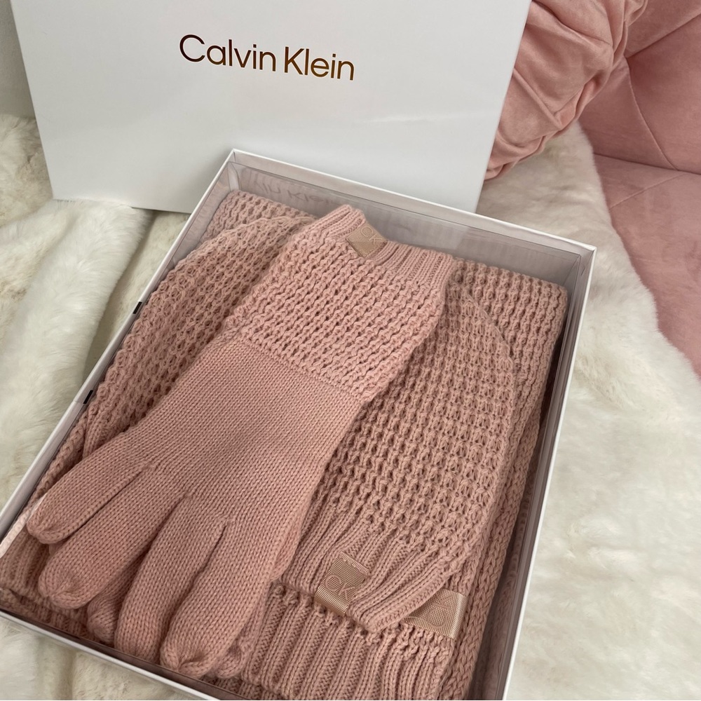 Calvin Klein Scarf Set